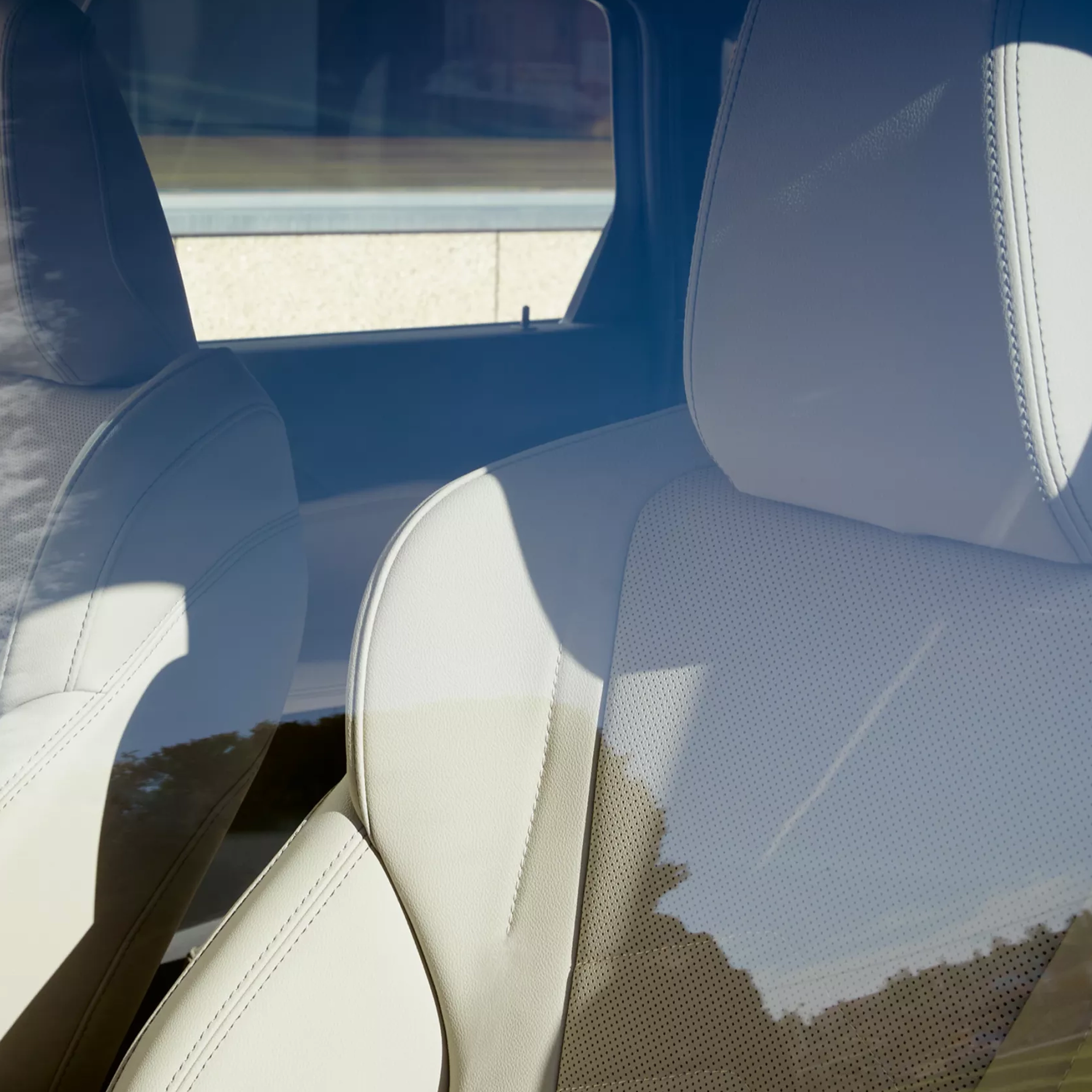 Vue siège de la BMW Série 2 avec sièges en cuir et éclairage d’ambiance