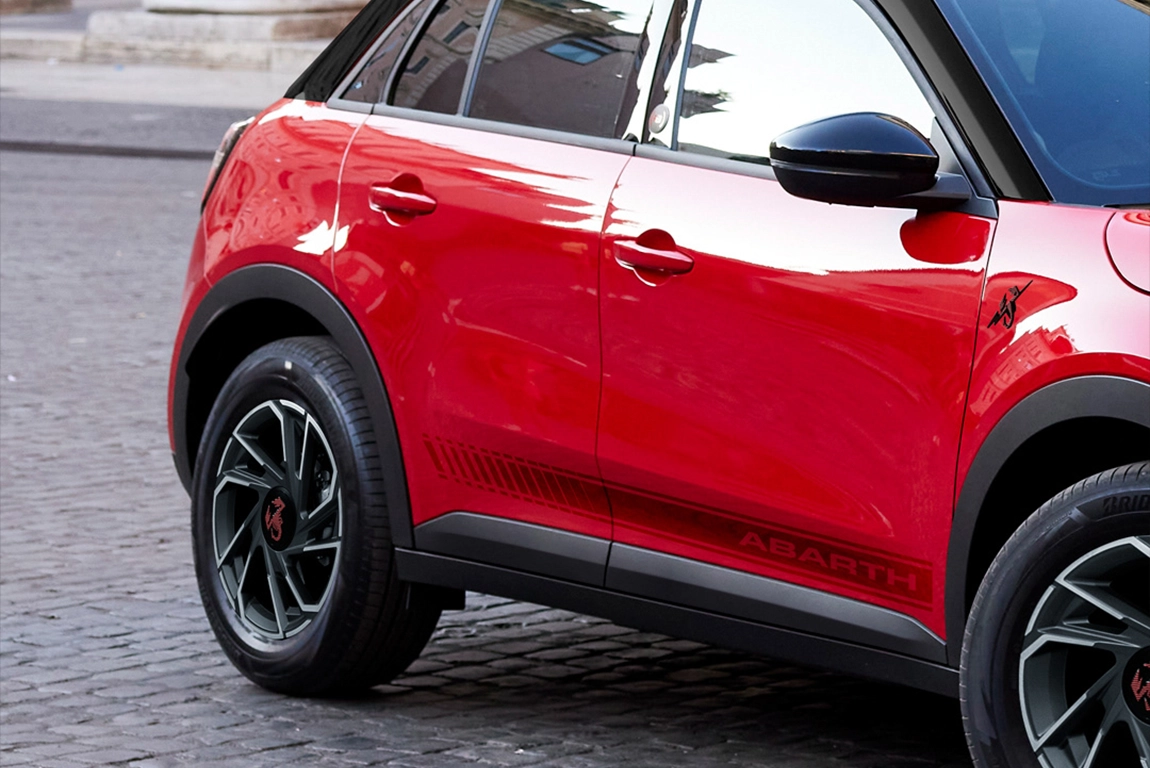 Vue exétrieur de l’Abarth 600e.