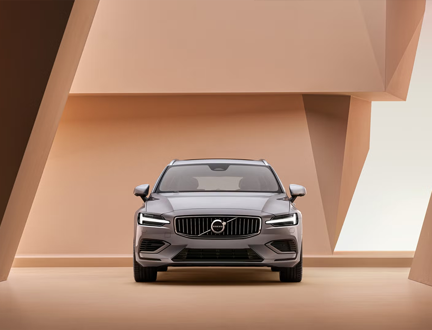 Avant du Volvo V60 sur route urbaine